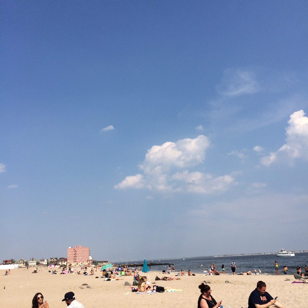 Brighton Beach - Typical mid-week scene. Bliss. - Beaches Near Me - Brooklyn, New York