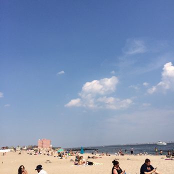Brighton Beach - Typical mid-week scene. Bliss. - Beaches Near Me - Brooklyn, New York