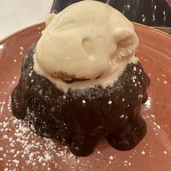 Martin's Tavern - Chocolate cake with ice cream - Breakfast & Brunch Near Me - Washington, DC, District of Columbia Martin's Tavern - Chocolate cake with ice cream - Breakfast & Brunch Near Me - Washington, DC, District of Columbia