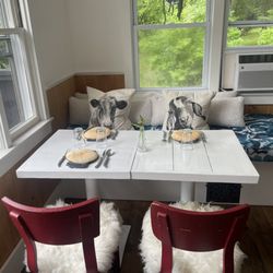 Julia's Local - Table setting