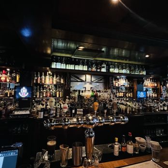 Pub Burgundy Lion - Bar area - British Near Me - Montreal, Quebec