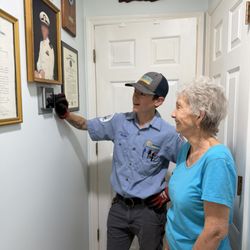 Sunshine Air Conditioning, Inc - HVAC Tech helping customer understand thermostat functions