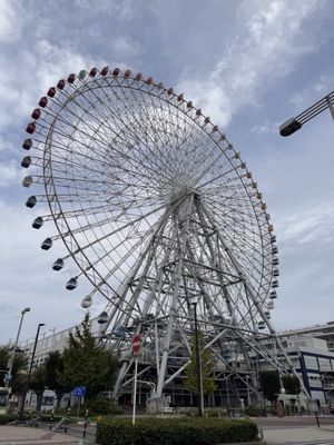Tempozan Ferris Wheel by null
