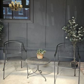 Hotel Marty - Patio Area - Coffee & Tea Near Me - Louisville, Kentucky