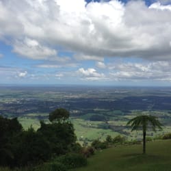 Cambewarra Mountain Lookout - Lunch & a glass of sav with this as the view - bliss