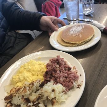 Lumes Brunch Cafe - Corned beef hash and eggs with pancakes - Breakfast & Brunch Near Me - Willowbrook, Illinois