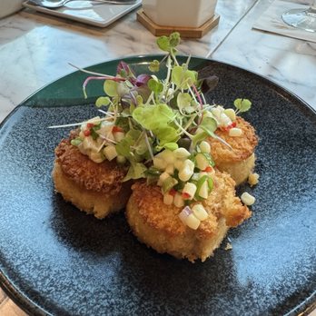 MW Restaurant - Crab Cakes - New American Near Me - Honolulu, Hawaii