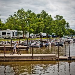 Arnesen's Rocky Point Resort - Arnesen's Rocky Point marina
