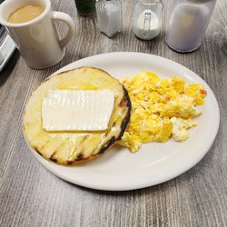 Punto Rojo - Arepa with scrambled eggs