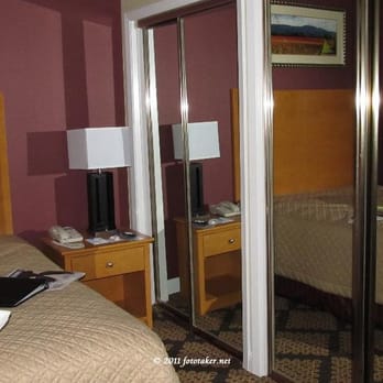 Westwind Inn - BIG separate bedroom with HUGE mirrored closet! - Hotels Near Me - Fairfield, California