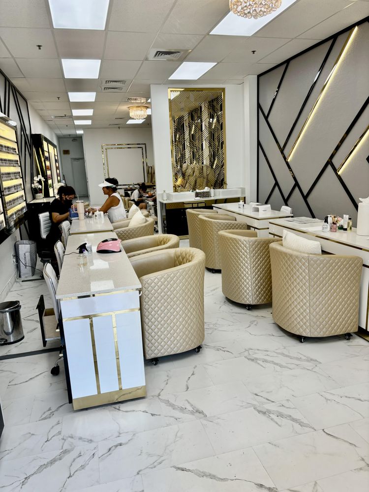 Cosmo Nails Spa Logo