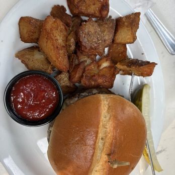 Calhoun Street Tavern - Sandwiches Near Me - Bluffton, South Carolina