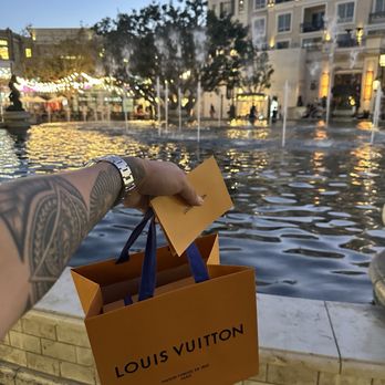 Louis Vuitton Glendale Americana - Accessories Near Me - Glendale, California Louis Vuitton Glendale Americana - Accessories Near Me - Glendale, California