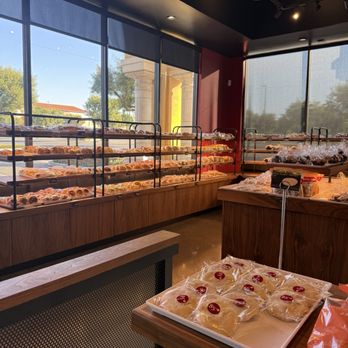 85°C Bakery Cafe-Brea - Bakeries Near Me - Brea, California