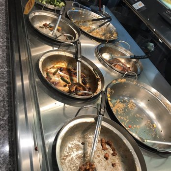 Panda Express - 8:35 pm all the food is empty wait time 10-15 minutes for food , also the food looks very cold and old from the trays - Chinese Near Me - Rohnert Park, California