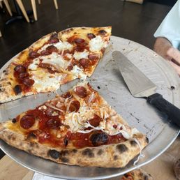 Pepperoni & Classic Pepp, onion (16") Pepperoni & Classic Pepp, onion (16")