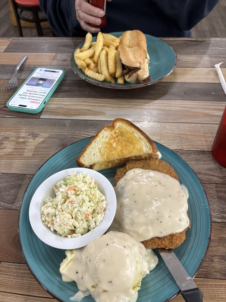 Mollie Monday's Logo