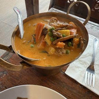 Siam Elephant - Roasted Duck Curry - Thai Near Me - Carpinteria, California Siam Elephant - Roasted Duck Curry - Thai Near Me - Carpinteria, California