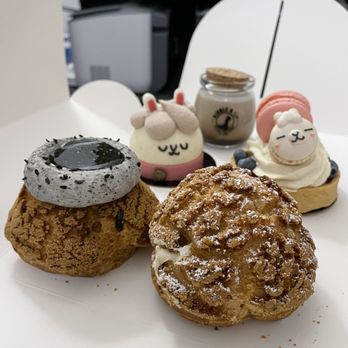 Bibble & Sip - Black sesame and earl grey cream puffs - Coffee & Tea Near Me - New York, New York