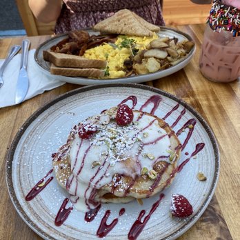 Hatch 44 Cafe - raspberry pancakes and farmers plate - Cafes Near Me - Metuchen, New Jersey