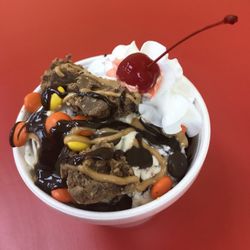 Scoops on Spruce - Reese sundae