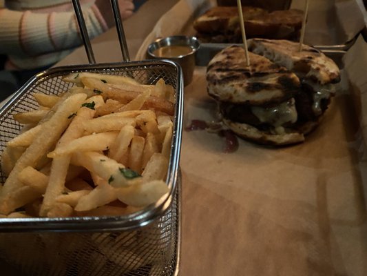 LoLa Burger by null