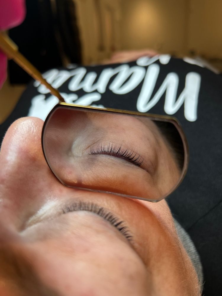 Keravie Lash Loft Logo