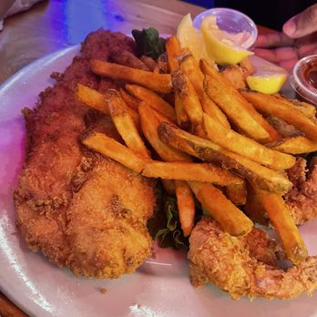 CJ's Crab Shack - Seafood Near Me - Miami Beach, Florida