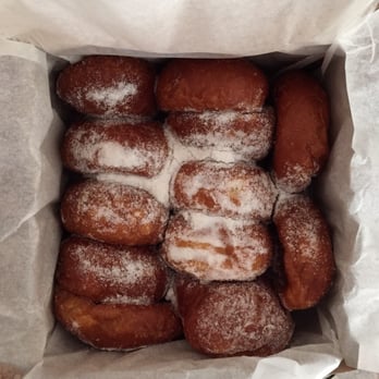 Leonard's Bakery - A dozen makes everyone happy. - Bakeries Near Me - Honolulu, Hawaii Leonard's Bakery - A dozen makes everyone happy. - Bakeries Near Me - Honolulu, Hawaii