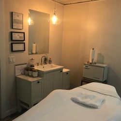 100% Pure - Spa Room