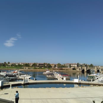 The Coffee Bean & Tea Leaf - Outdoor seating overlooks the marina. - Coffee & Tea Near Me - Oxnard, California