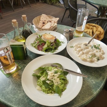 Pizzeria Pavaon - Italian Near Me - Prague, Puerto Rico