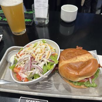 Oakland Draft House - Nice presentation. - Wine Bars Near Me - Oakland, California