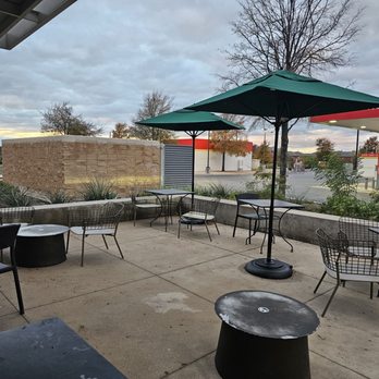Starbucks - Coffee & Tea Near Me - Austin, Texas
