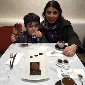 Godiva - Candy Stores Near Me - Istanbul, 34