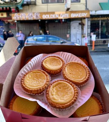 Golden Gate Bakery by null