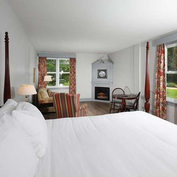 Loyalist Lakeview Resort - Single King Guest Room - Hotels Near Me - Summerside, Prince Edward Island Loyalist Lakeview Resort - Single King Guest Room - Hotels Near Me - Summerside, Prince Edward Island
