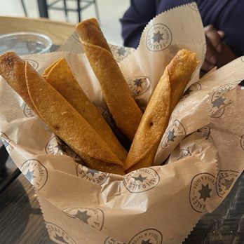 Federales Tacos & Tequila - Logan Square - Bars Near Me - Chicago, Illinois Federales Tacos & Tequila - Logan Square - Bars Near Me - Chicago, Illinois