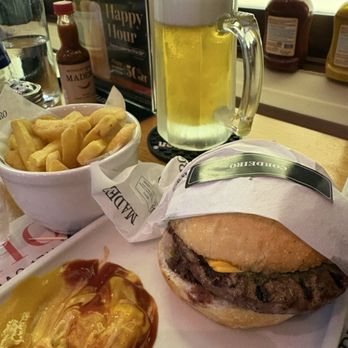 Madero - Lamb burger with cheese - Steakhouses Near Me - São Paulo, SP