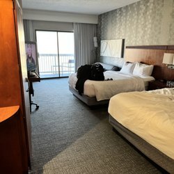 Courtyard by Marriott Pittsburgh West Homestead/Waterfront - Spacious room with balcony and awesome river views!