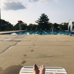 Laurel Park Pool - Closing at 6:00 pm. Ridiculous.