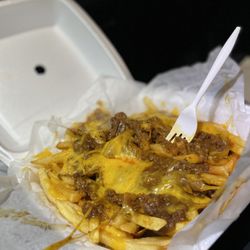 Tomboy's Burgers - Chili Cheese Fries Well Done