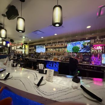 Kona Grill - Tigard - Bar area - Sushi Bars Near Me - Tigard, Oregon