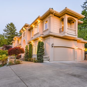 Iris Leonardo - Real Estate Photography Near Me - Vancouver, Washington Iris Leonardo - Real Estate Photography Near Me - Vancouver, Washington