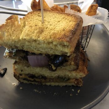 Dewberry 1850 Restaurant & Lounge - Stuffed Grilled Cheese - Breakfast & Brunch Near Me - Dayton Marriott, Ohio