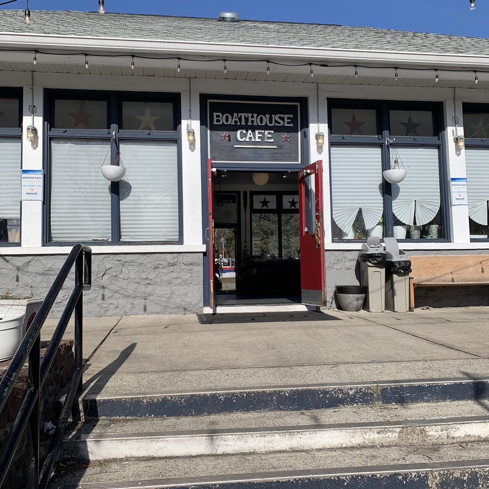 Boathouse Cafe - The back entrance that brings you to the outdoor seating area - Cafes Near Me - Passaic, New Jersey