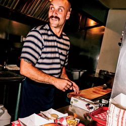Cashs Kitchen - Owner Travis in action