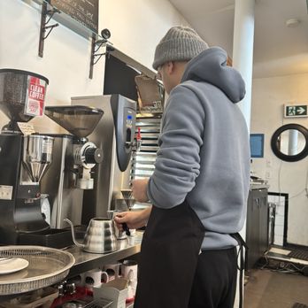 Ezra's Pound - The barista who made the pour over - Coffee & Tea Near Me - Toronto, Ontario Ezra's Pound - The barista who made the pour over - Coffee & Tea Near Me - Toronto, Ontario