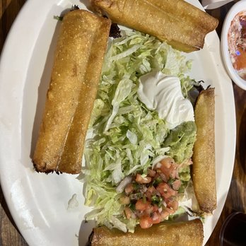 El Veracruz Mexican Restaurant - chicken flautas - Mexican Near Me - Pineville, North Carolina El Veracruz Mexican Restaurant - chicken flautas - Mexican Near Me - Pineville, North Carolina