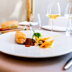 Restaurant Mickaël Féval - La Pintade, en viennoise de pignons de pin, légumes d'Automne